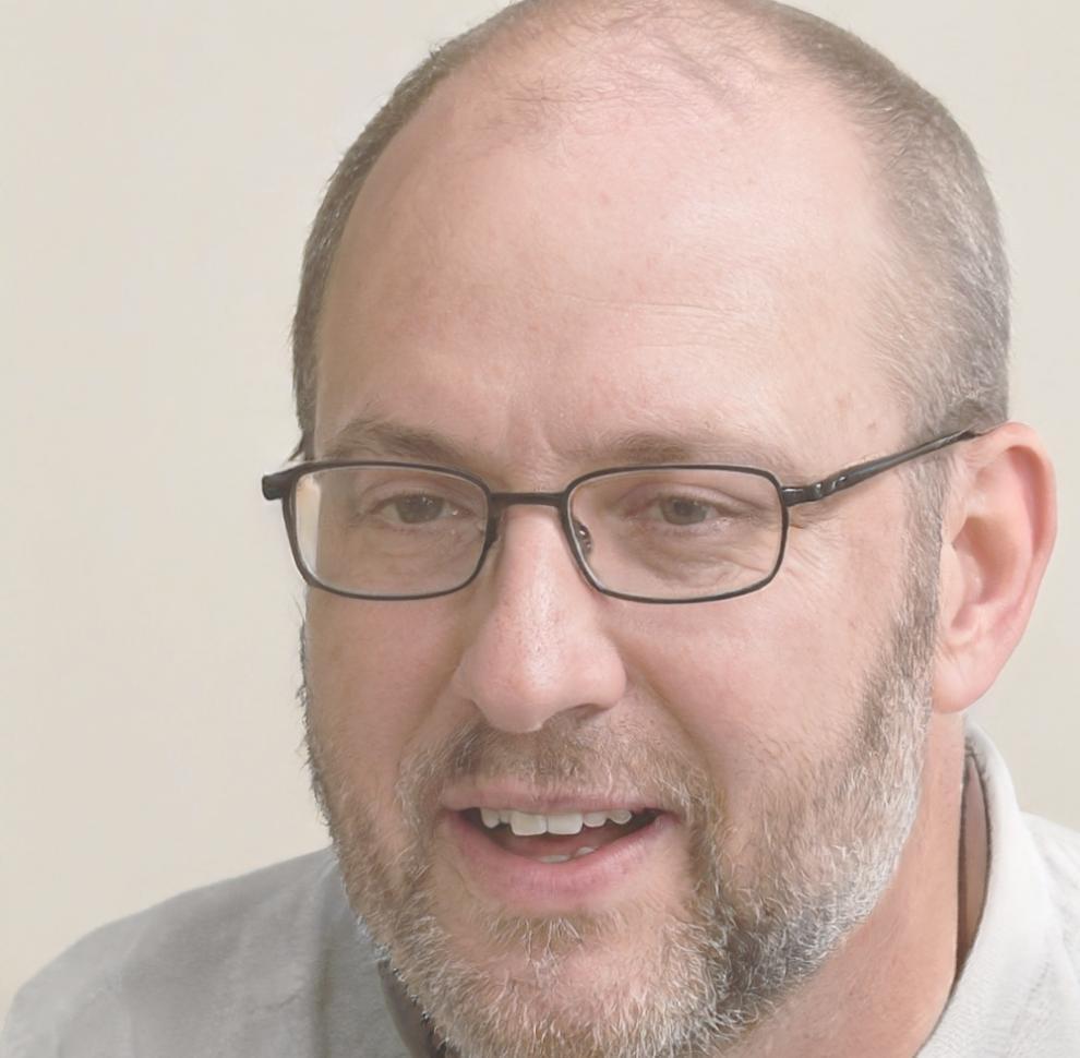 Øystein Ljønes, Communication Director